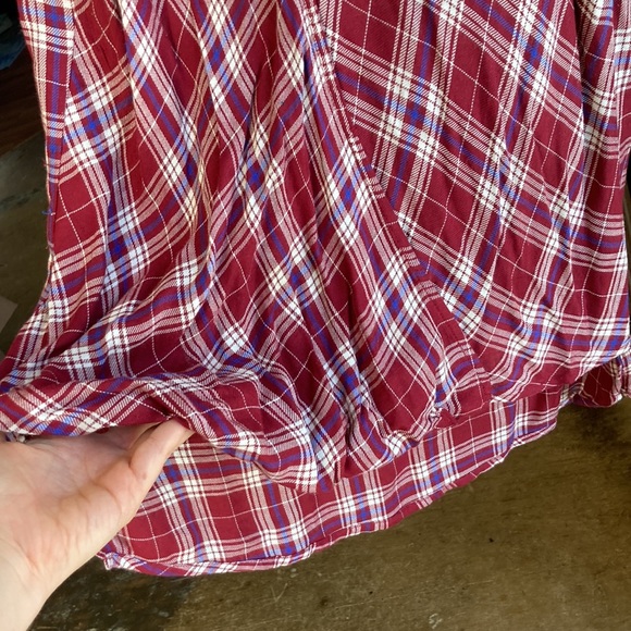 Adorable plaid top! - Picture 2 of 5